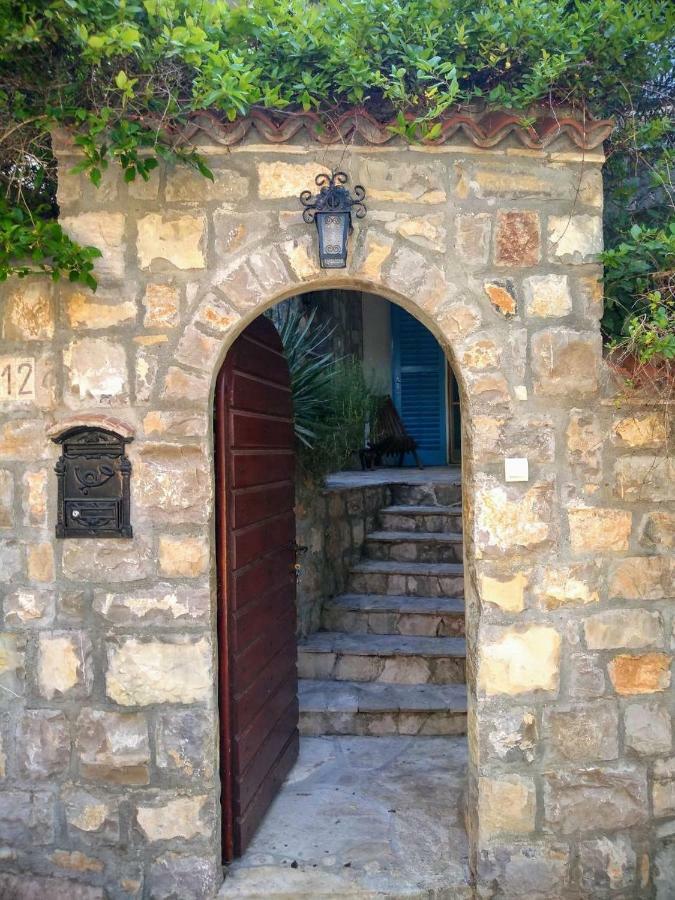 Sea-Side Old Stone Villa With A Private Garden บุดวา ภายนอก รูปภาพ